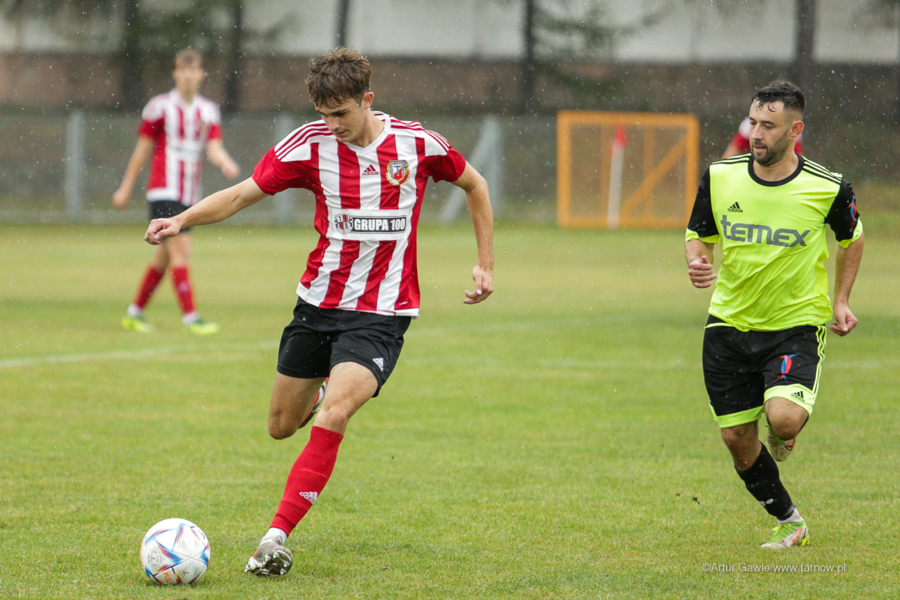 Mecz piątej ligi piłki nożnej: Tarnovia - Dunajec Zakliczyn